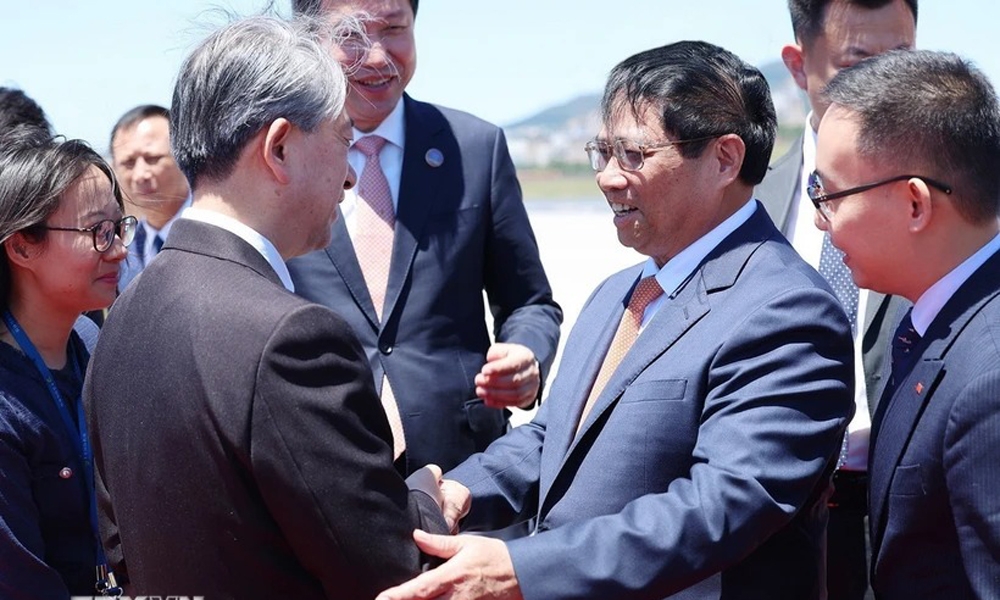 Thủ tướng Phạm Minh Chính tới Trung Quốc, bắt đầu tham dự Hội nghị WEF Đại Liên