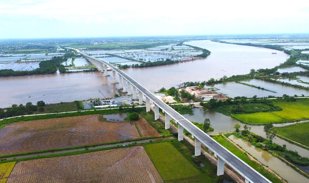 Vì sao cây cầu thuộc dự án nghìn tỷ ở Hải Phòng làm xong hơn 1 năm vẫn bỏ không?