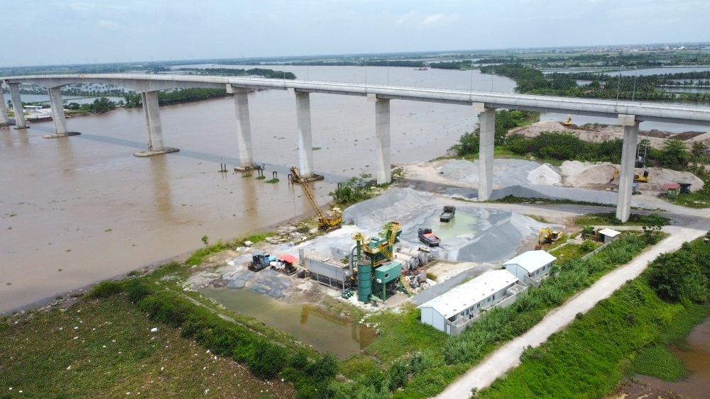 Vì sao cây cầu thuộc dự án nghìn tỷ ở Hải Phòng làm xong hơn 1 năm vẫn bỏ không?