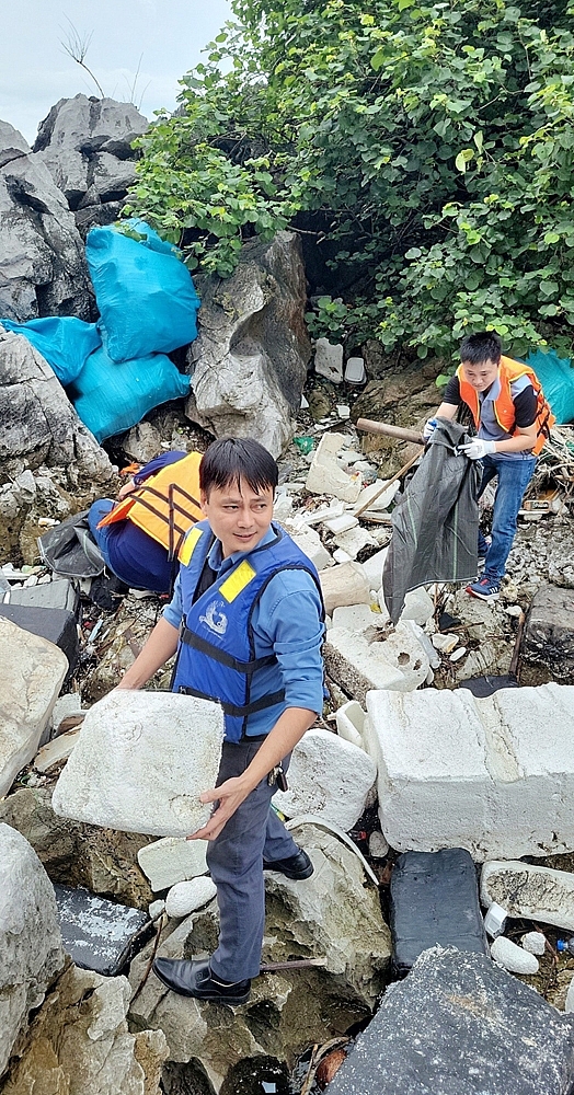 Quảng Ninh: Người làm báo cùng chung tay bảo vệ môi trường vịnh Hạ Long