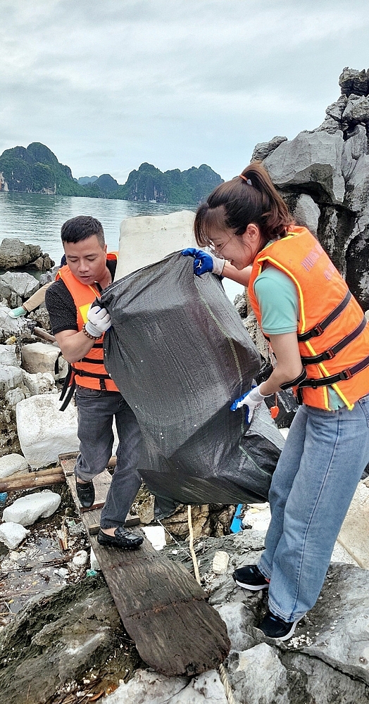 Quảng Ninh: Người làm báo cùng chung tay bảo vệ môi trường vịnh Hạ Long