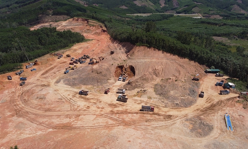 Quảng Ngãi: Trạm cân tại mỏ đất Tân Lập có cũng như không