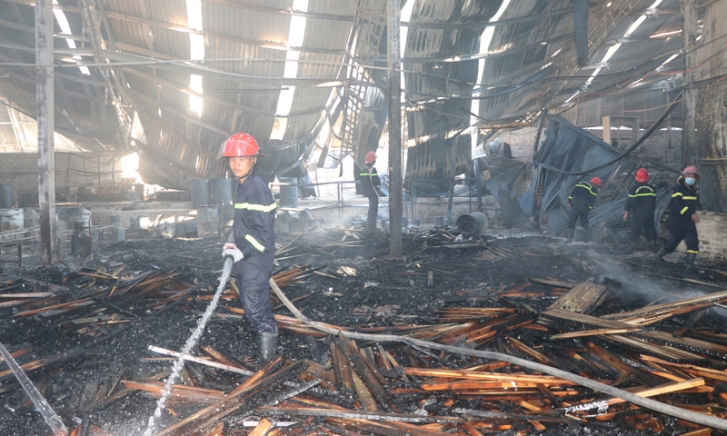 Bình Định: Cháy tại xưởng sản xuất sản phẩm gỗ, gây thiệt hại lớn