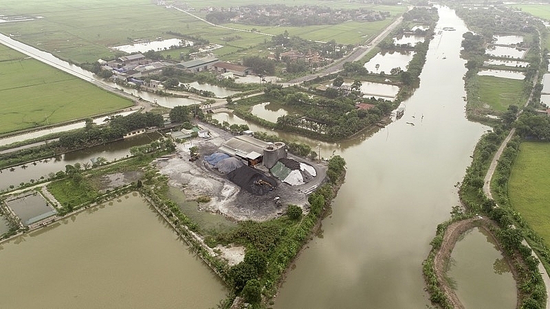 Yên Khánh (Ninh Bình): Người dân bức xúc vì ô nhiễm bởi bãi than ngoài đê sông Vạc