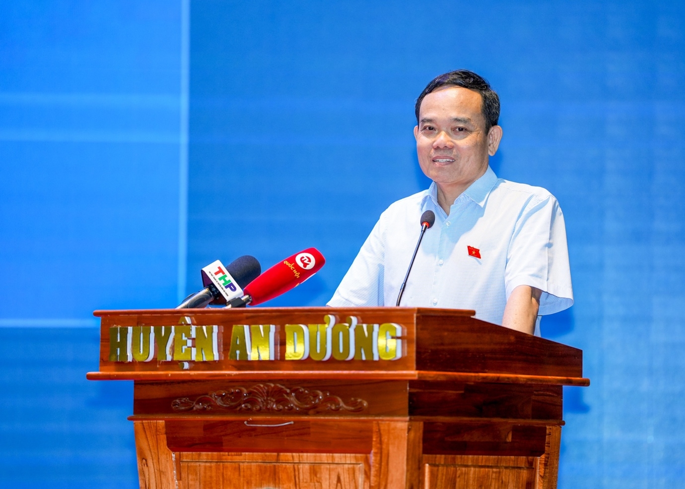 Phó Thủ tướng Chính phủ Trần Lưu Quang tiếp xúc cử tri tại Hải Phòng