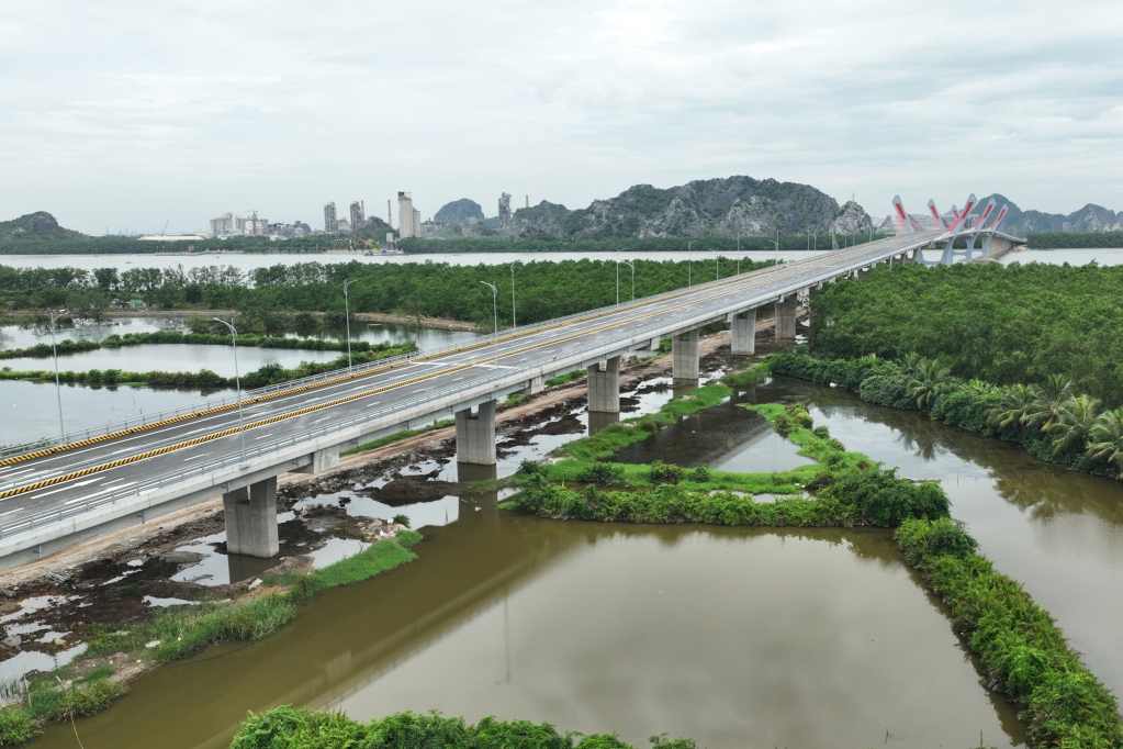 Quảng Ninh sẽ đưa vào khai thác đường dẫn cầu Bến Rừng trong tháng 7