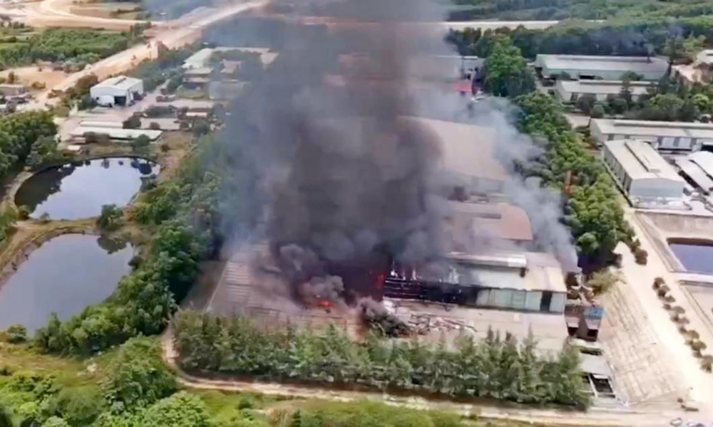 Hà Tĩnh: Cháy lớn tại nhà máy xử lý rác thải