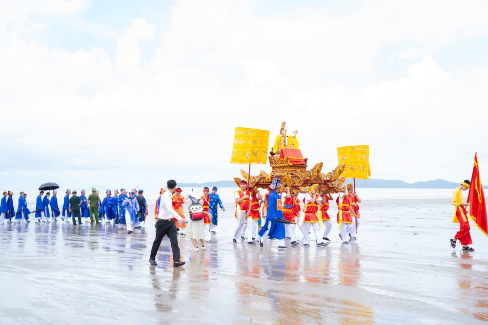 Quảng Ninh: Lễ hội đình Trà Cổ - Đặc sắc văn hóa truyền thống Việt nơi địa đầu Tổ quốc