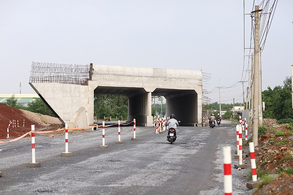 Cao tốc Biên Hòa – Vũng Tàu đồng loạt thi công 15 mũi, chuẩn bị thảm nhựa