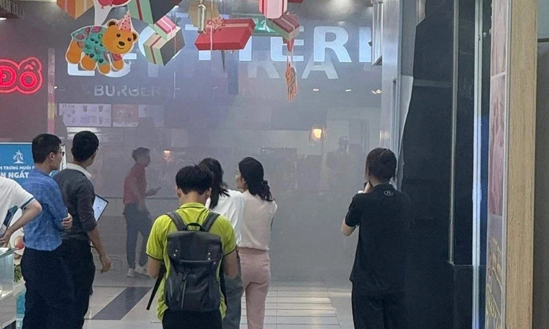 Hà Nội: Cháy tại siêu thị Big C Thăng Long, nhiều người hoảng loạn tháo chạy