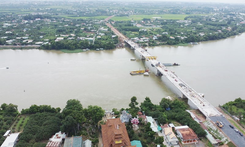 Hợp long cầu Bạch Đằng 2 nối liền hai tỉnh Đồng Nai - Bình Dương