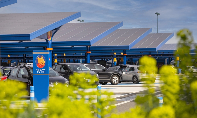 Độc đáo trang trại điện mặt trời tại các bãi đỗ xe: Vừa che xe, vừa phát điện
