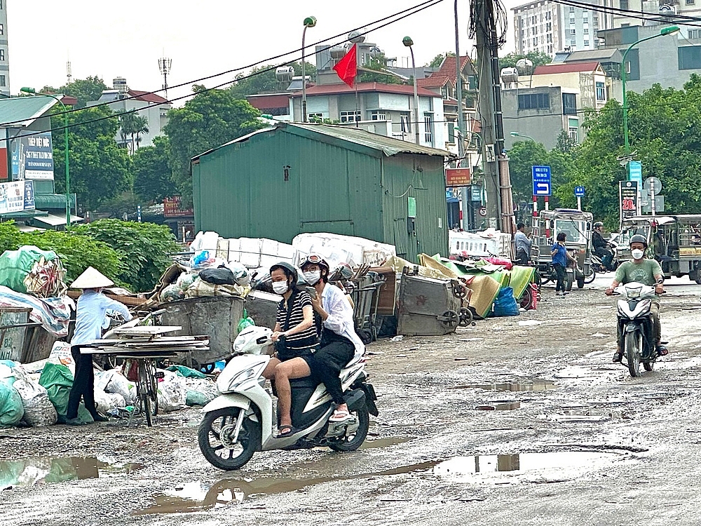 Hà Nội: Đường Nguyễn Cảnh Dị lại xuống cấp nghiêm trọng khiến người dân ngán ngẩm