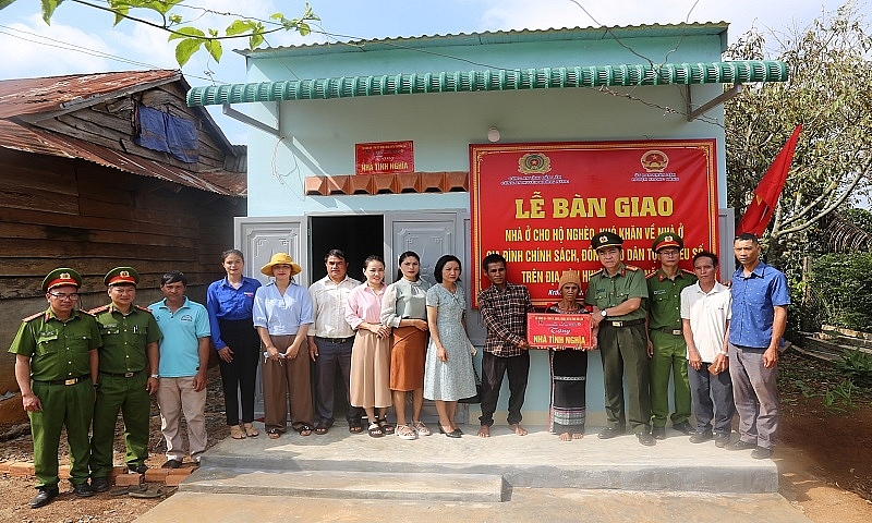 Đắk Lắk: Công an huyện Krông Năng hoàn thành bàn giao 85 căn nhà cho người nghèo, đồng bào dân tộ thiểu số