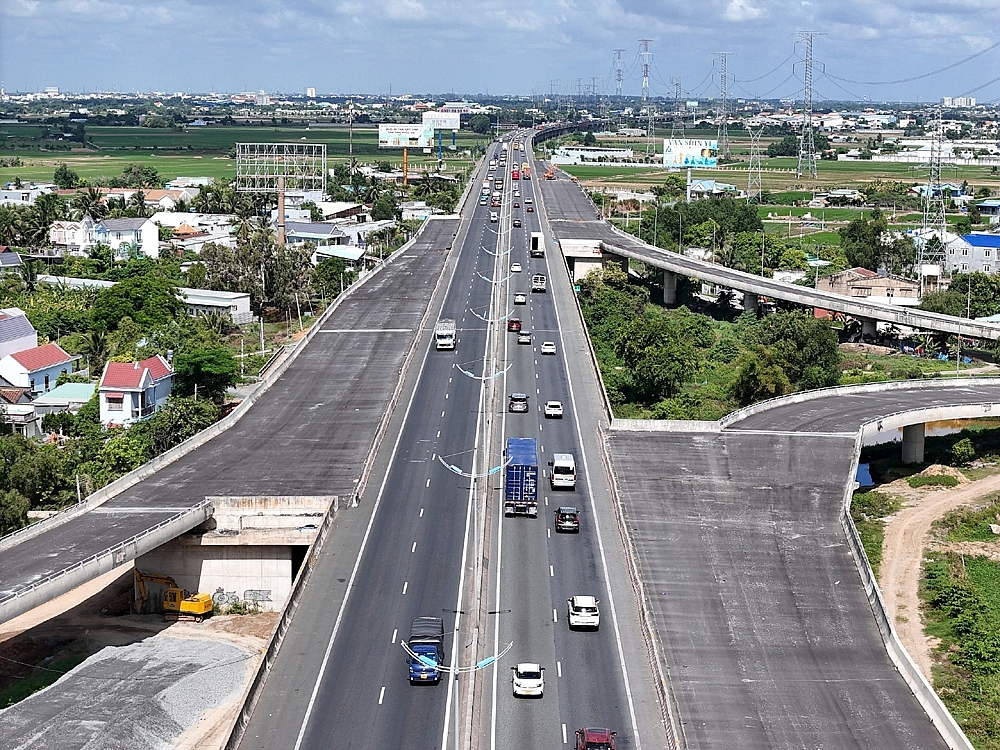 Cận cảnh “siêu” nút giao Mỹ Yên kết nối 3 cao tốc vào Thành phố Hồ Chí Minh