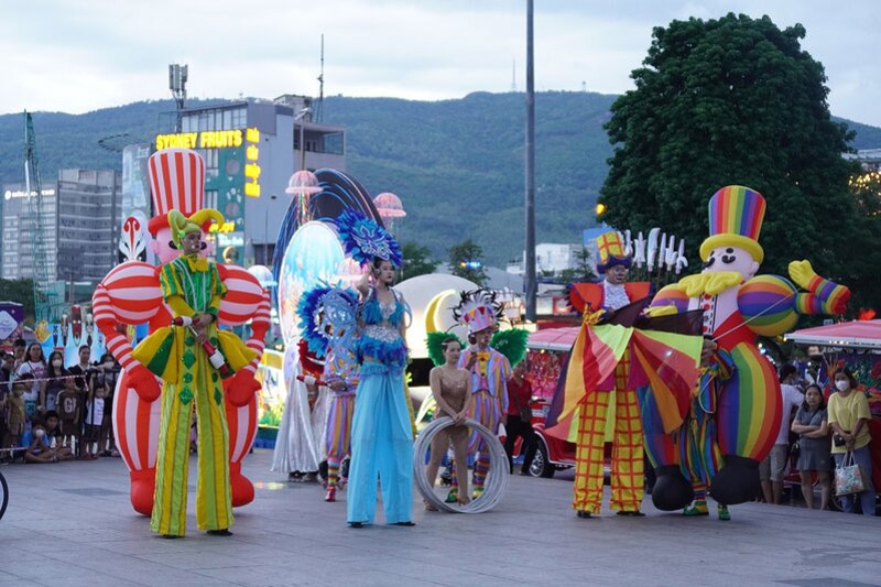 Bình Định: Khai mạc Lễ hội đường phố mang đặc trưng miền biển