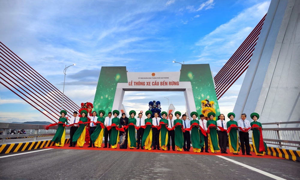 Chủ tịch Quốc hội Trần Thanh Mẫn dự lễ thông xe cầu Bến Rừng nối Hải Phòng với Quảng Ninh