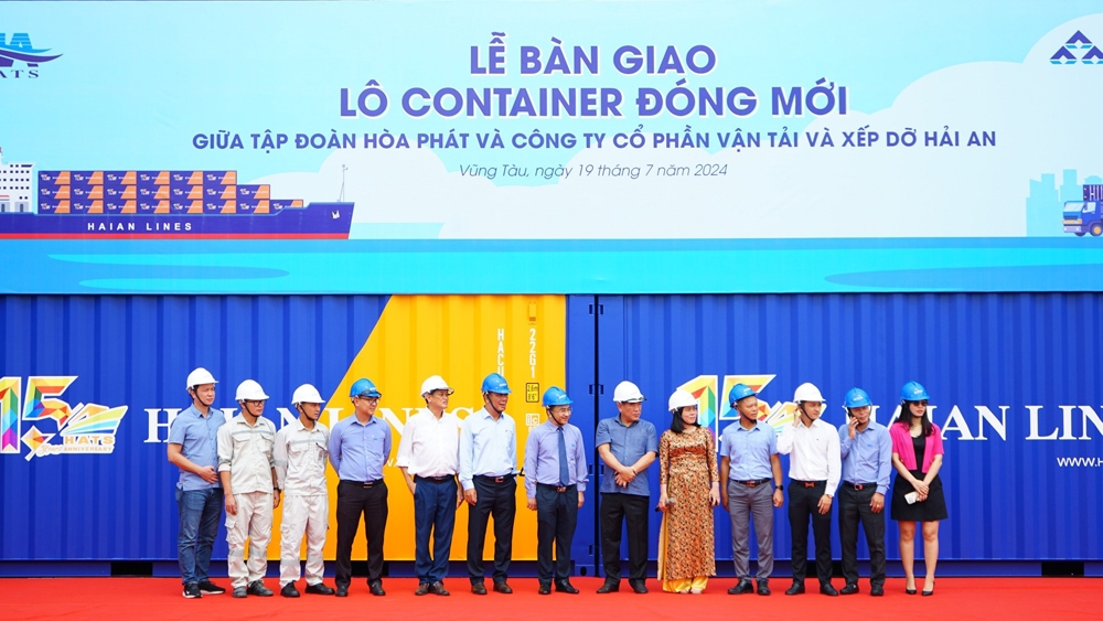 Hải An nhận lô container đóng mới từ Hòa Phát, tăng cường năng lực vận tải
