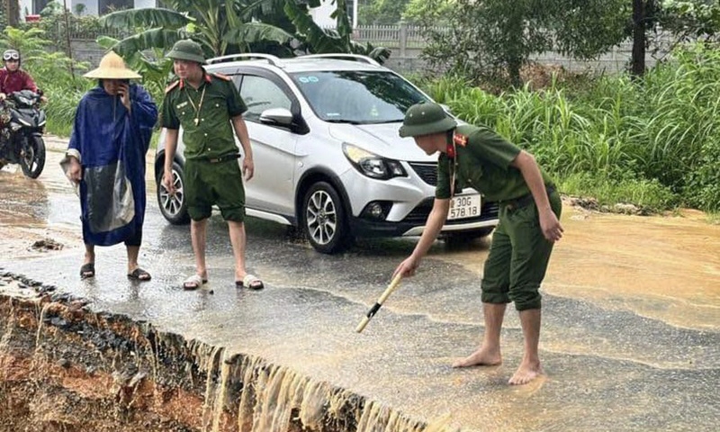 Thanh Sơn (Phú Thọ): Ứng phó sạt lở nghiêm trọng do mưa lũ gây ra