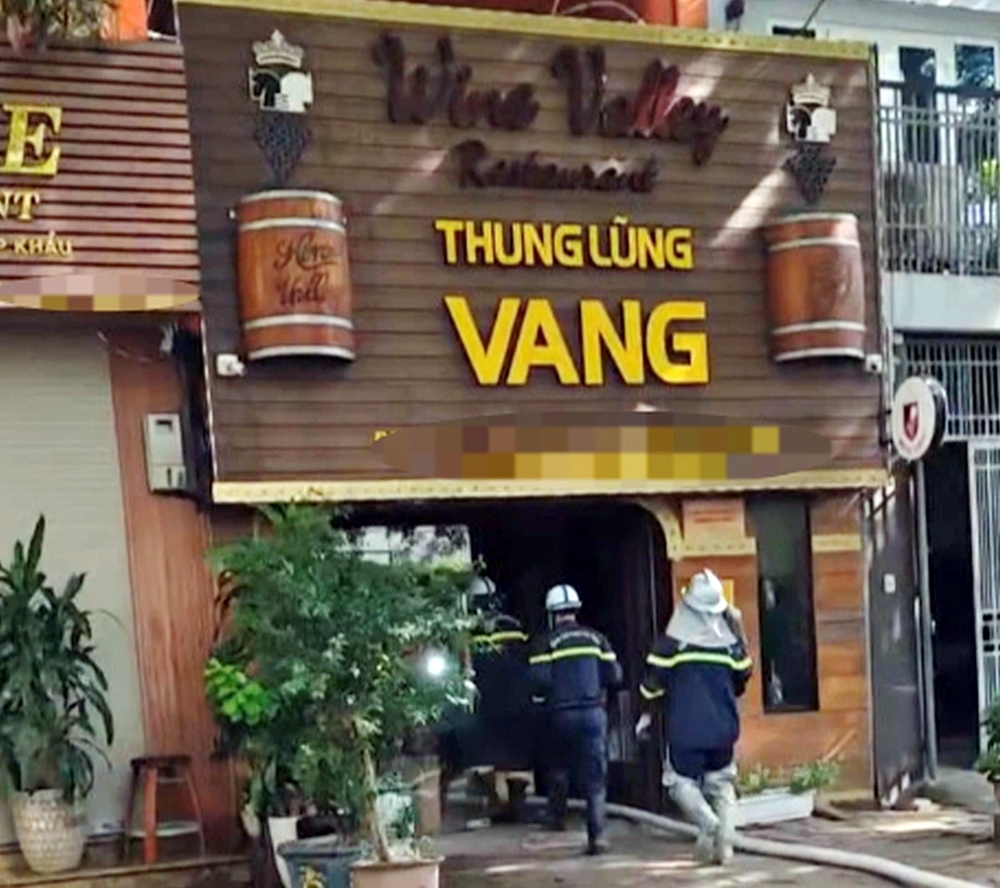 Hà Nội: Cháy cửa hàng rượu vang ở phố Trung Kính