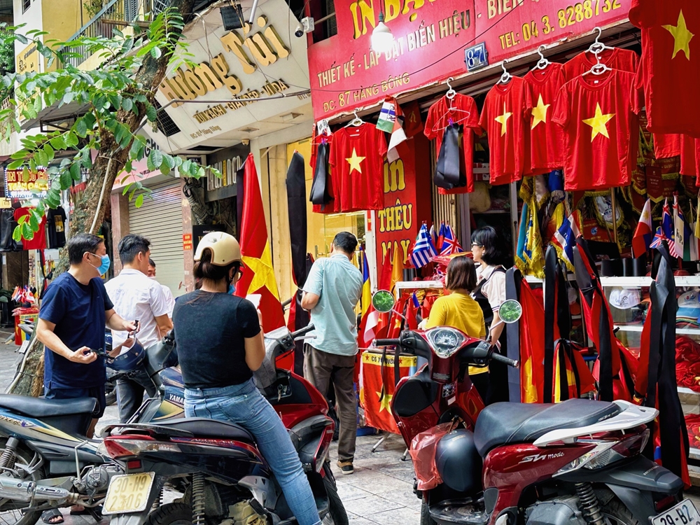 Hà Nội: Nhiều nơi treo cờ rủ tưởng niệm cố Tổng Bí thư Nguyễn Phú Trọng