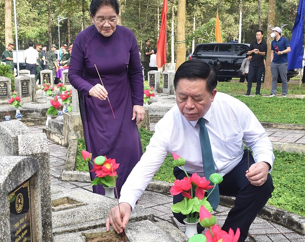 Trưởng Ban Tuyên giáo Trung ương dự Lễ truy điệu, an táng 172 hài cốt liệt sỹ hy sinh tại Campuchia