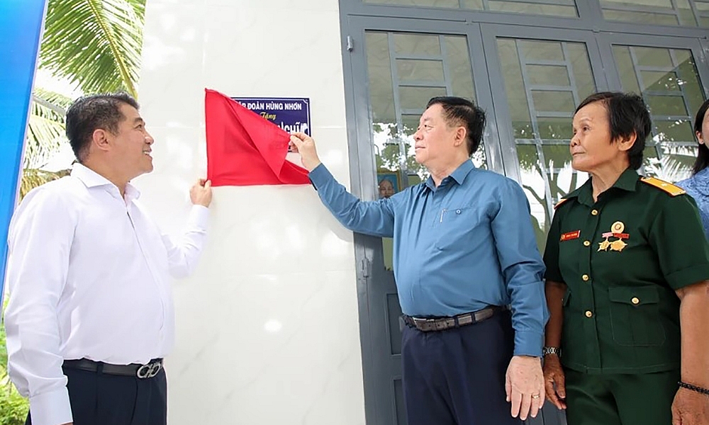 Trưởng Ban Tuyên giáo Trung ương Nguyễn Trọng Nghĩa dự Lễ trao nhà tình nghĩa tại tỉnh Tây Ninh