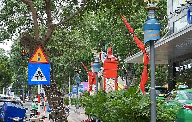 Khánh Hòa: Nhiều địa điểm treo cờ rủ tưởng nhớ cố Tổng Bí thư Nguyễn Phú Trọng