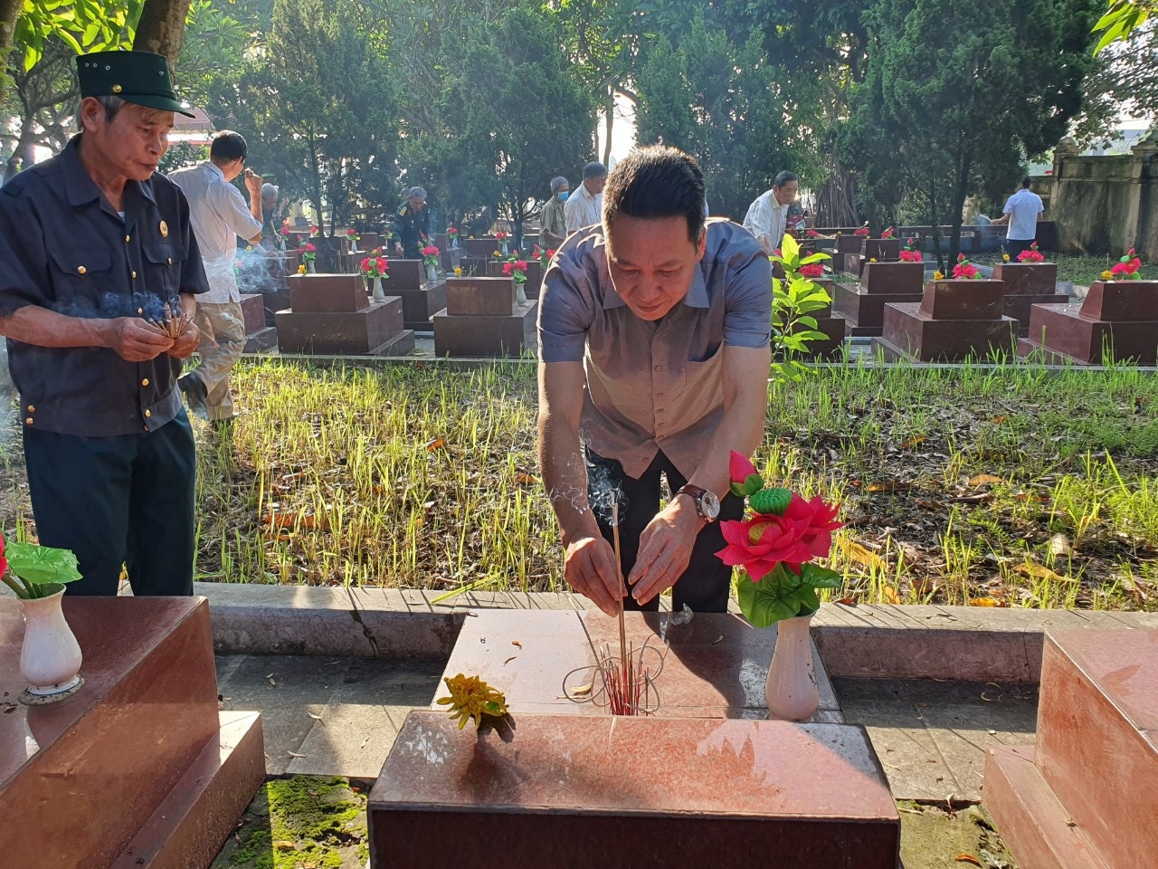 Bình Xuyên (Vĩnh Phúc): Thắp hương tri ân tại Nghĩa trang liệt sỹ chiến dịch Trần Hưng Đạo