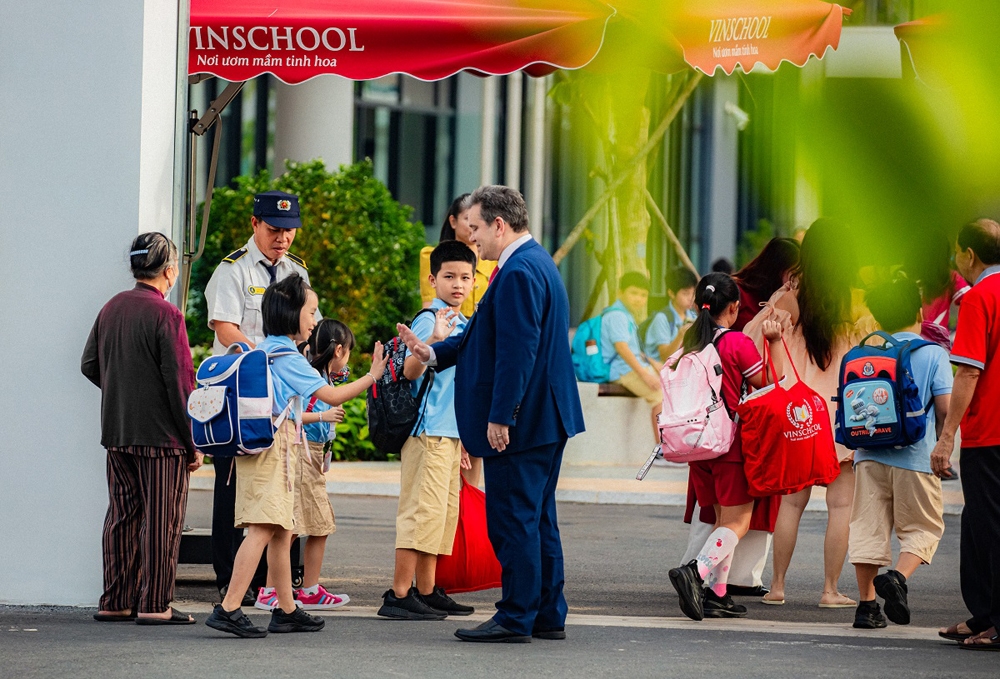 Phụ huynh Việt chuyển hướng cho con “du học” tại các trường chuẩn quốc tế kế bên nhà
