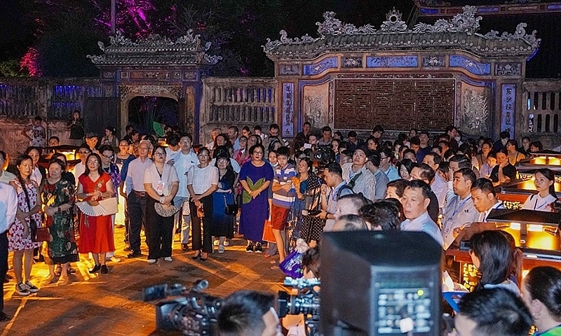 Ấn tượng Đêm hội ánh sáng Hoàng Cung tại Tuần lễ Festival nghệ thuật quốc tế Huế 2024