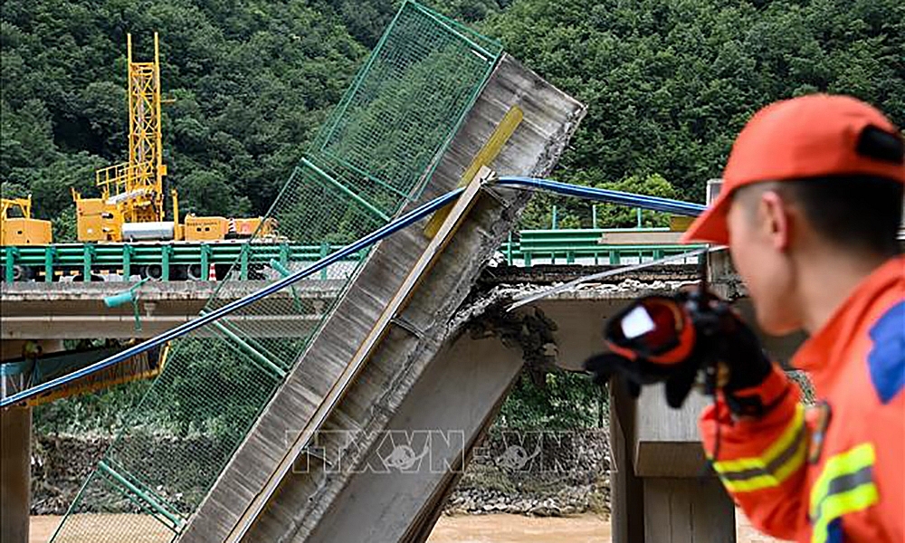 Trung Quốc: Sập cầu đường cao tốc, 5 người mất tích