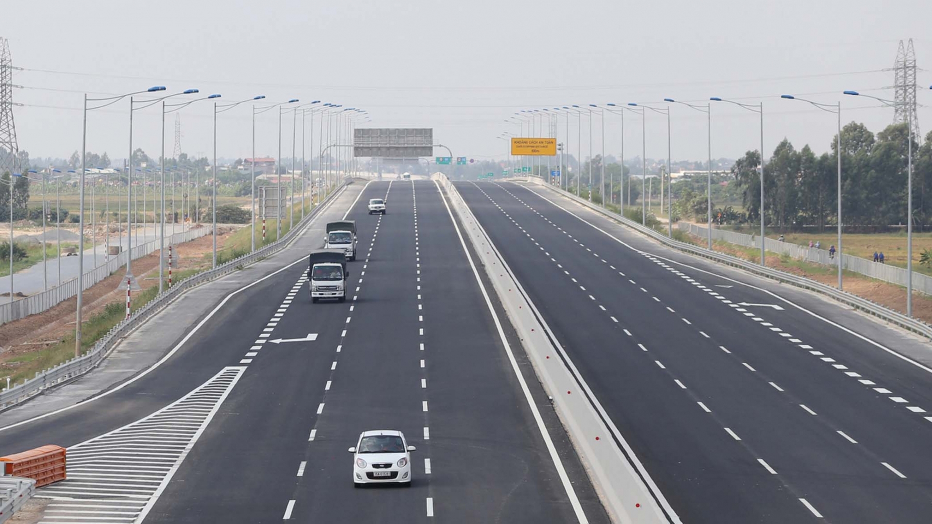Đề xuất quy định thu phí sử dụng đường bộ cao tốc