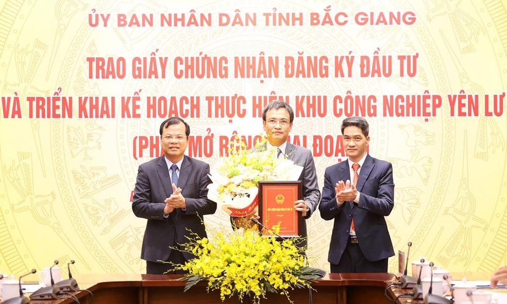 Bắc Giang: Trao Giấy chứng nhận đăng ký đầu tư Khu công nghiệp Yên Lư phần mở rộng giai đoạn 1