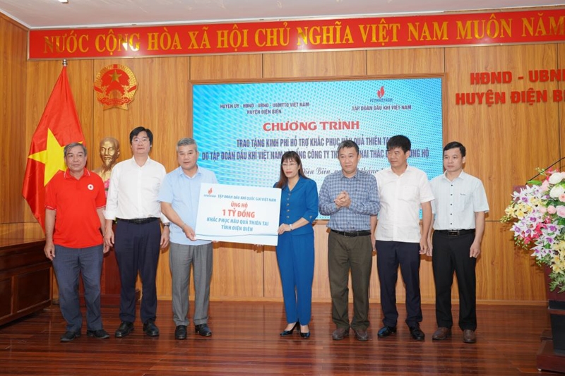 Đoàn công tác Petrovietnam thăm hỏi, hỗ trợ người dân Sơn La và Điện Biên khắc phục hậu quả mưa lũ