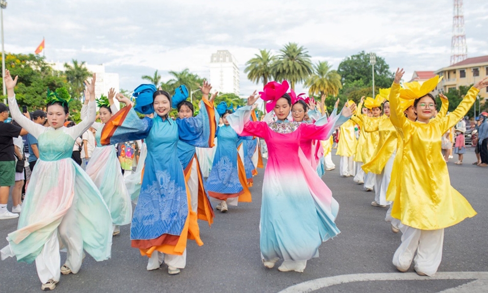 Festival Huế 2024 lan toả giá trị sắc màu văn hóa ra thế giới