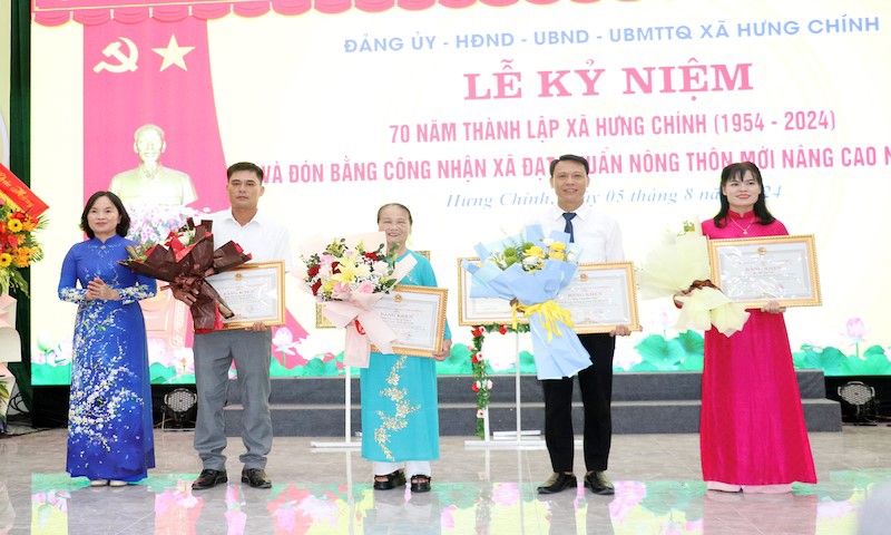 Thành phố Vinh (Nghệ An): Xã Hưng Chính đón Bằng công nhận xã nông thôn mới nâng cao