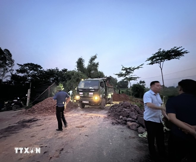 Hà Nội sập cống tiêu úng gây hư hỏng nghiêm trọng đê hữu Cầu