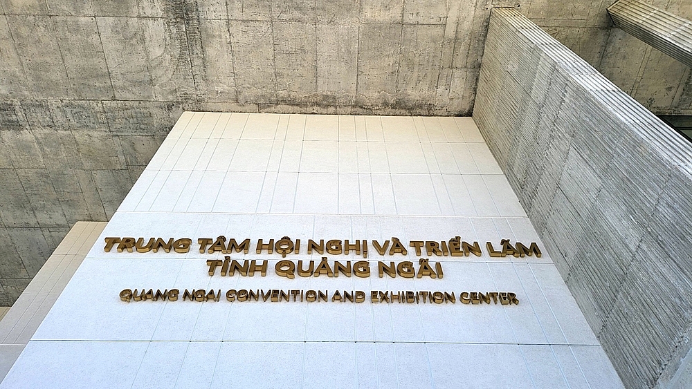 “Hình hài” Trung tâm Hội nghị và Triển lãm lớn nhất Quảng Ngãi sau 18 tháng khởi công