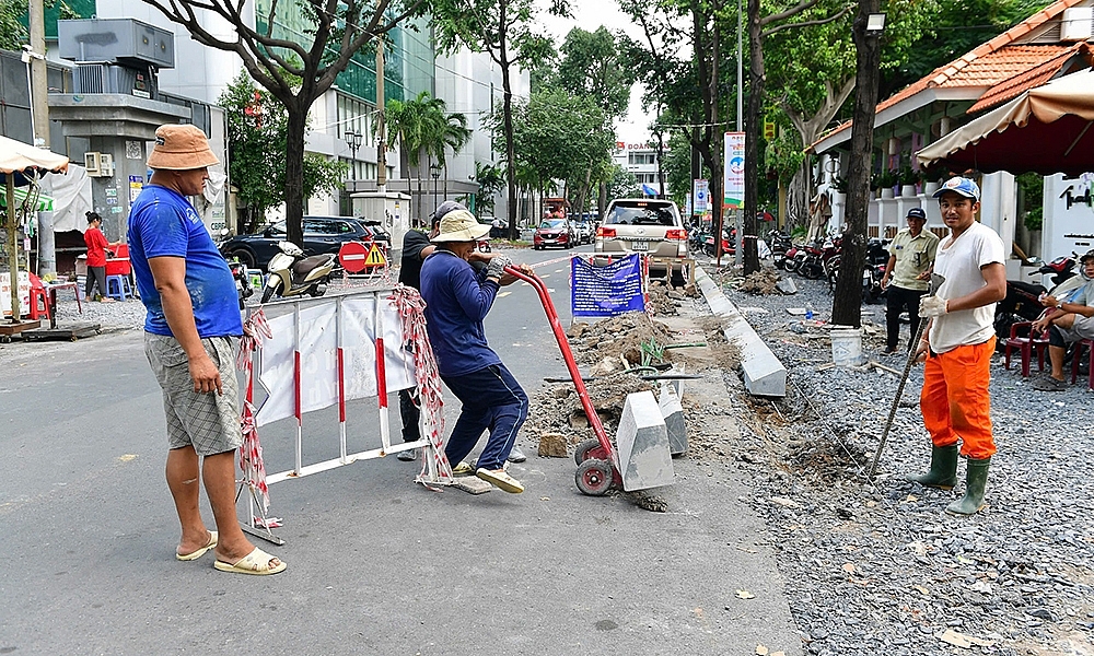 Thành phố Hồ Chí Minh chỉnh trang đồng loạt vỉa hè trung tâm