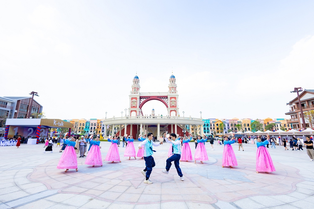 Chuyến hành trình đa tầng cảm xúc tại “siêu” lễ hội mùa thu 8Wonder Moon Festival