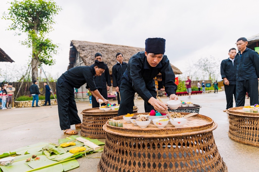 Fansipan tưng bừng lễ hội, chào đón mùa vàng đẹp nhất năm