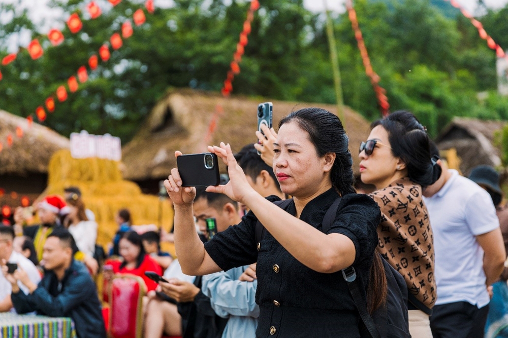 Fansipan tưng bừng lễ hội, chào đón mùa vàng đẹp nhất năm