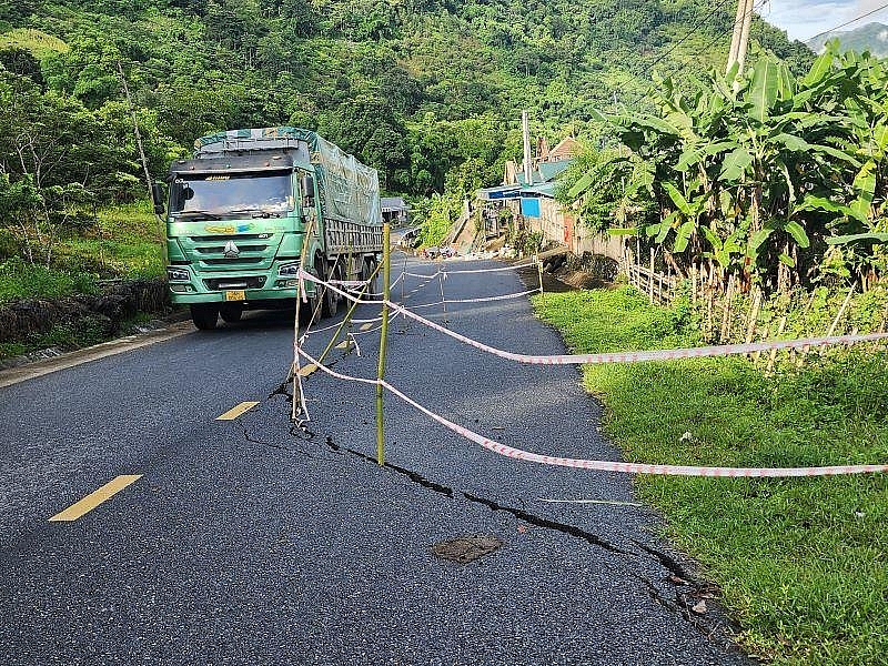 Thanh Hóa: Nhiều điểm sạt lở trên các tuyến đường miền núi phía Tây