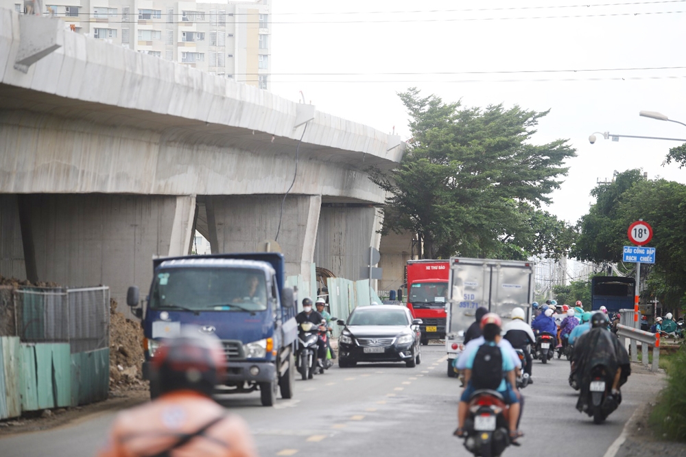 Thành phố Hồ Chí Minh: Cận cảnh cầu huyết mạch phía Đông sắp thông xe trong tháng 9