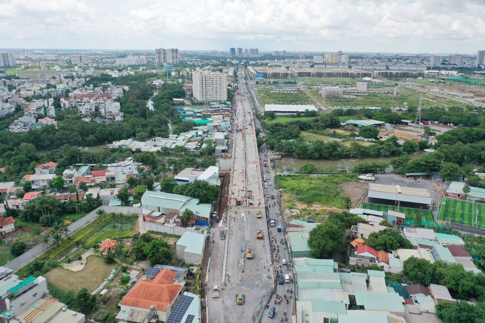 Thành phố Hồ Chí Minh: Cận cảnh cầu huyết mạch phía Đông sắp thông xe trong tháng 9