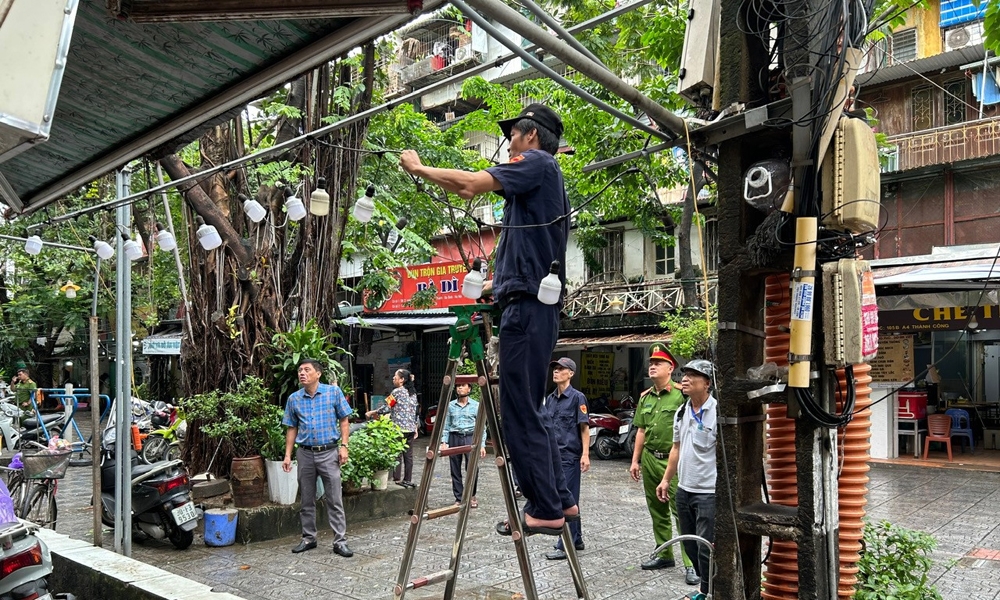 Tăng cường xử lý vi phạm trật tự đô thị, chỉnh trang đường phố chào đón Quốc khánh, năm học mới