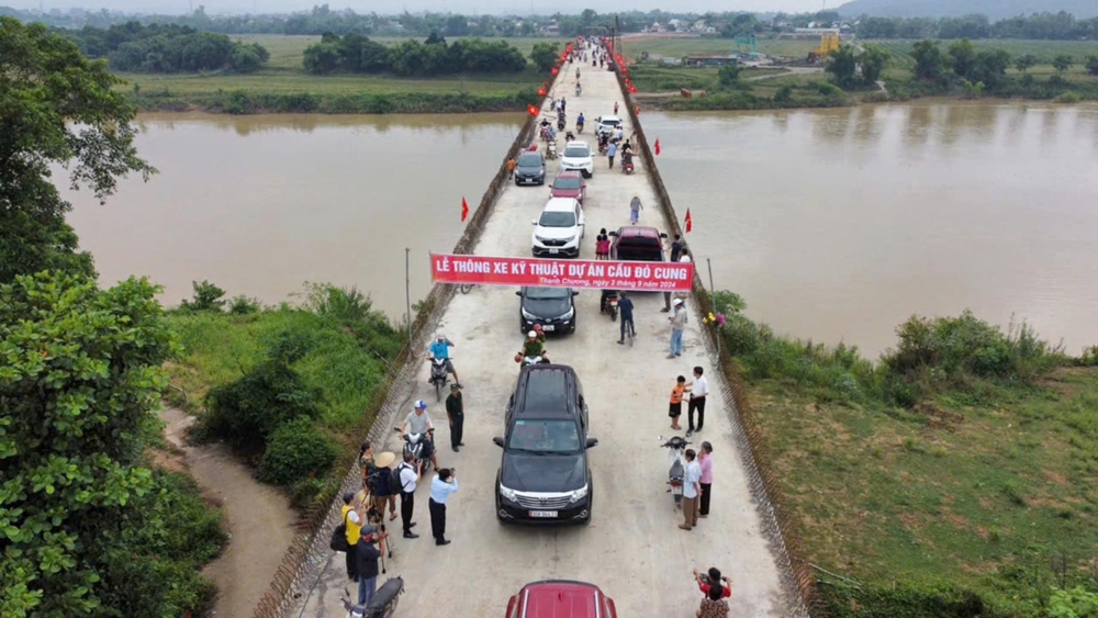 Thanh Chương (Nghệ An): Thông xe kỹ thuật dự án cầu Đò Cung bắc qua sông Lam