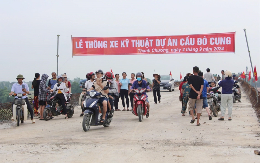 Thanh Chương (Nghệ An): Thông xe kỹ thuật dự án cầu Đò Cung bắc qua sông Lam