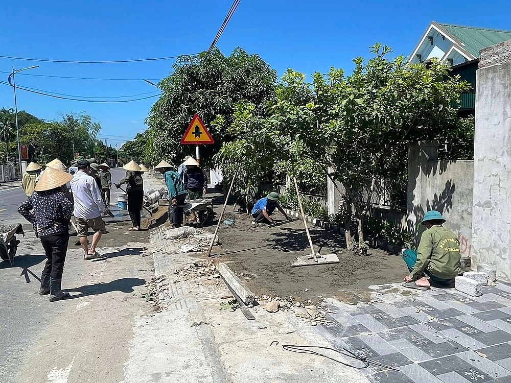 Thạch Hà (Hà Tĩnh): Hiến đất mở rộng đường giao thông xây dựng nông thôn mới